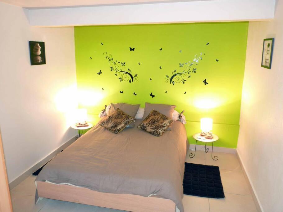 Logement Dans Un Lieu Calme Et Verdoyant A Proximite De Tout Avec Jacuzzi!!! Basse-Terre Eksteriør bilde